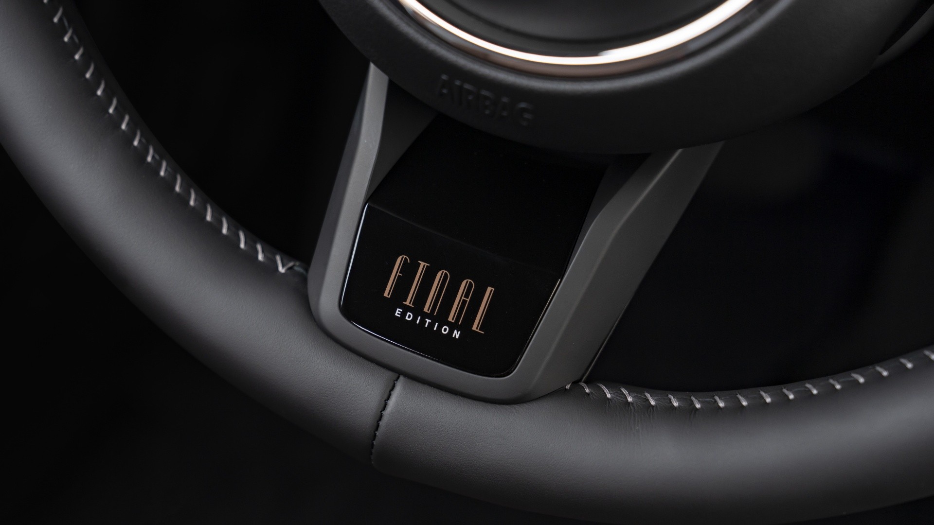 MINI Clubman Final Edition - teaser gallery - badge